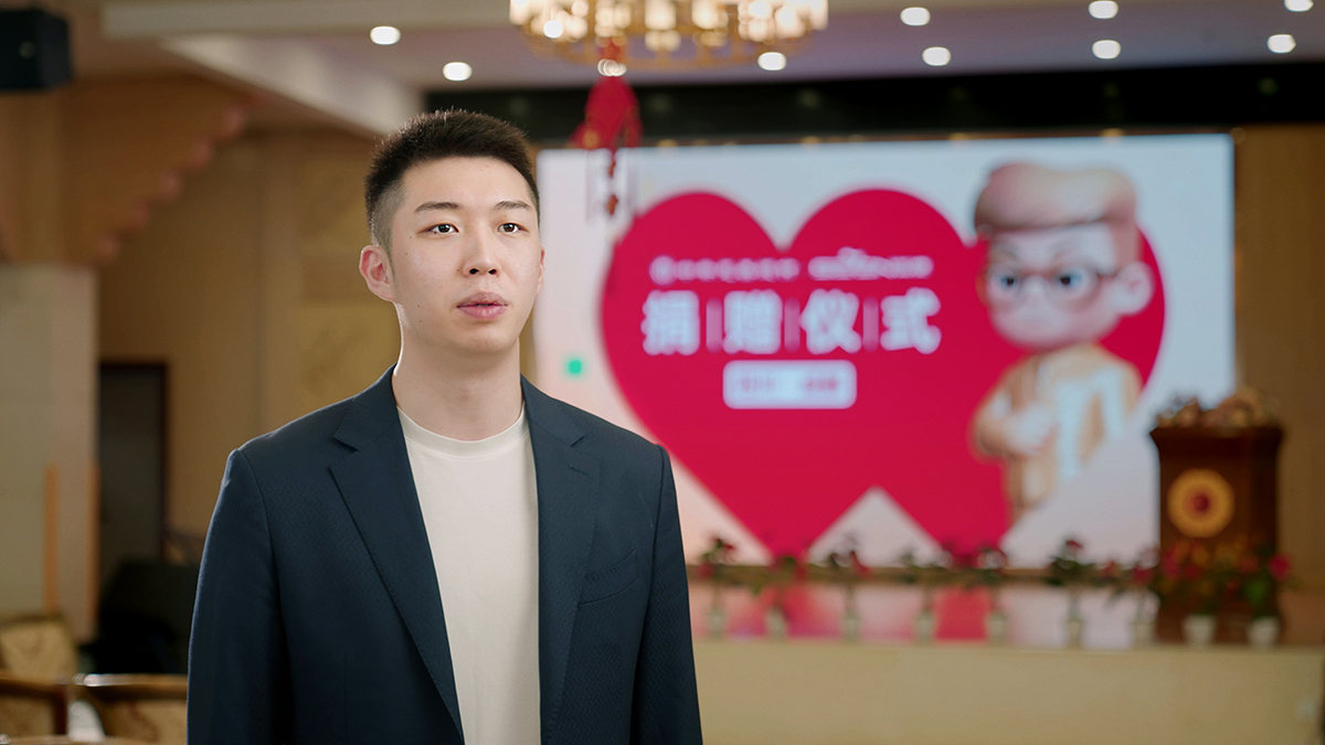 华隆总采访照片.jpg 华隆总采访照片.jpg